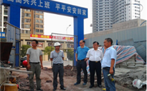 张龙义董事长视察慰问8868体育平台燃气股份有限公司办公大楼建设基地